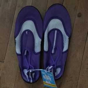 NWT women’s water shoes